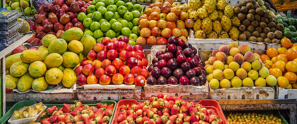 Cajas de fruta y vegetales listas para despacho